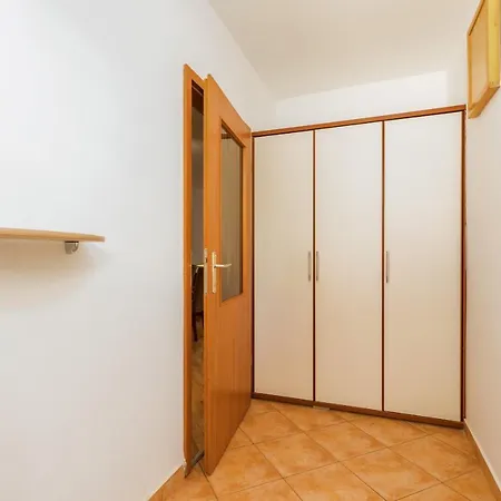 Lora Διαμέρισμα *