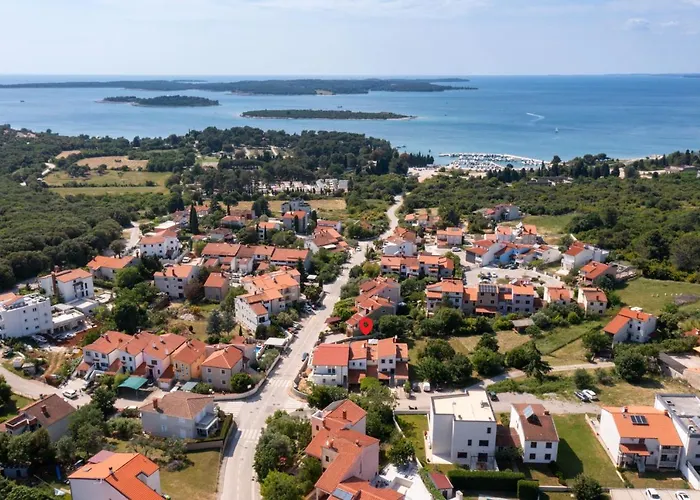Lora * Pula