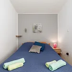 Lora * Pula