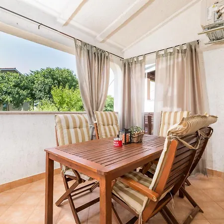 Lora Apartment Pula