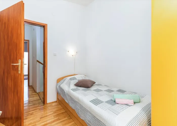 Lora Apartman Póla
