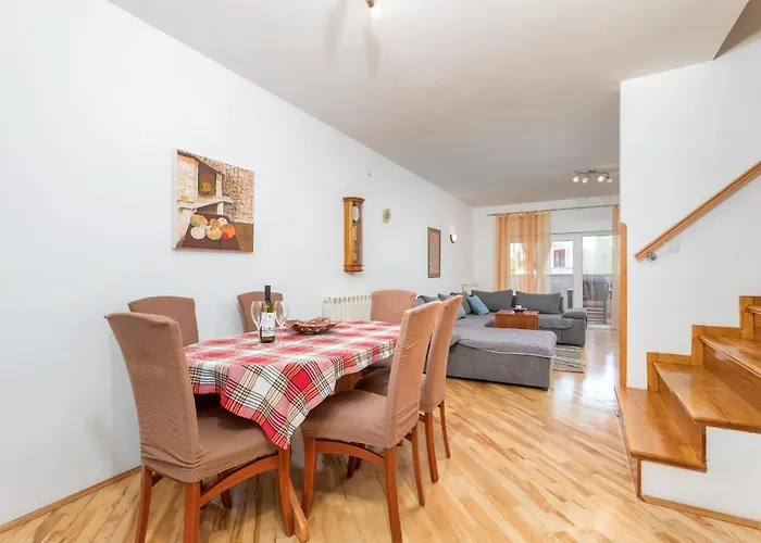 Lora Apartment *
